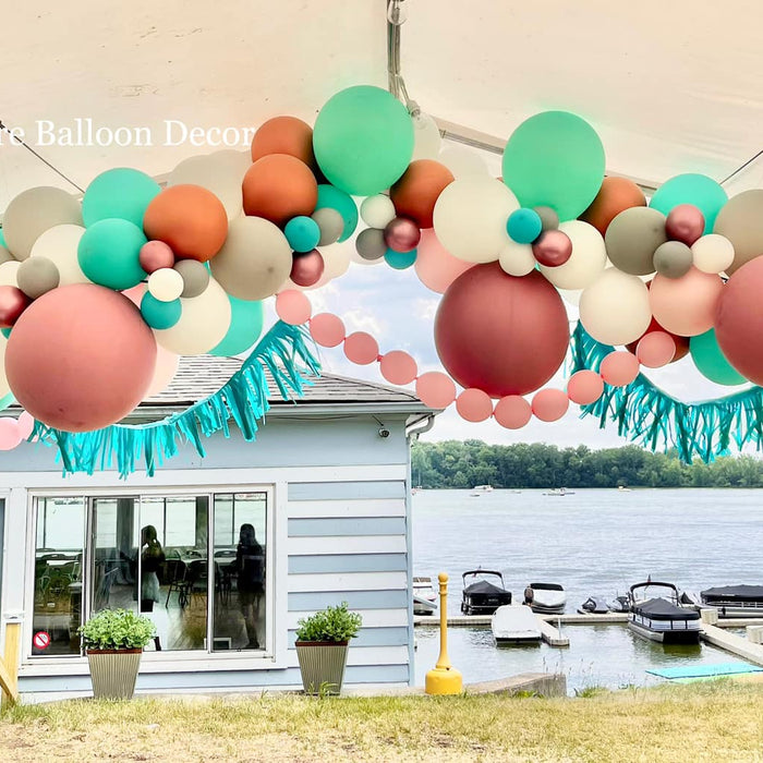 Organic Balloon Garland vs Regular Garland: What’s the Difference?
