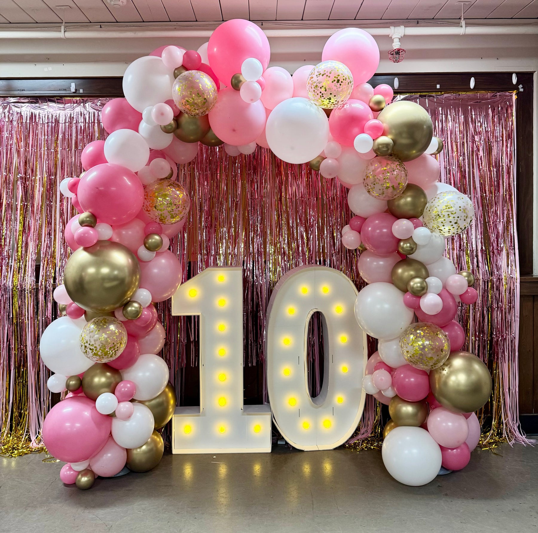 What is Organic Balloon Decor? Your Guide to the Trend Taking Over Events