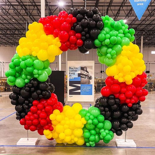 Balloon decor installation