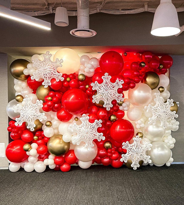 XL Snowy Ornament Balloon Wall