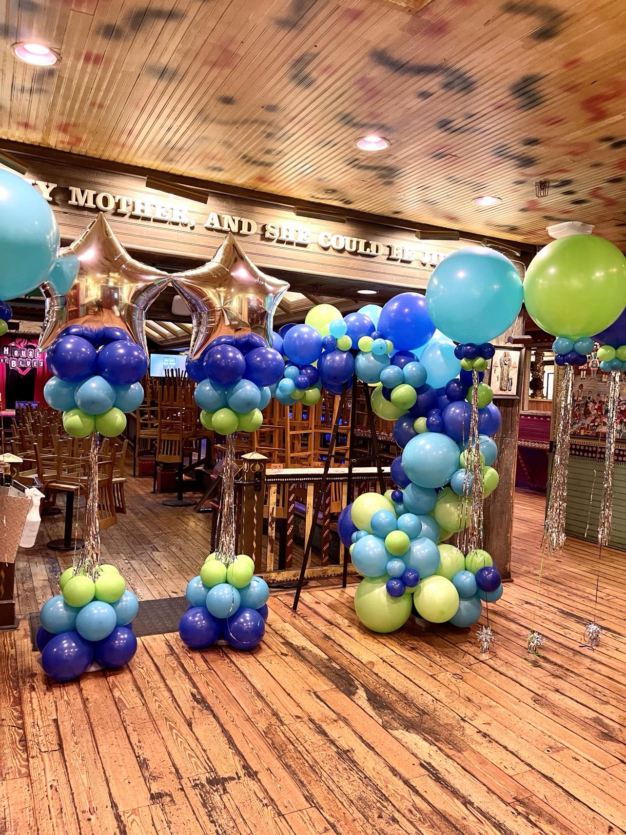 Balloon Garlands & Columns