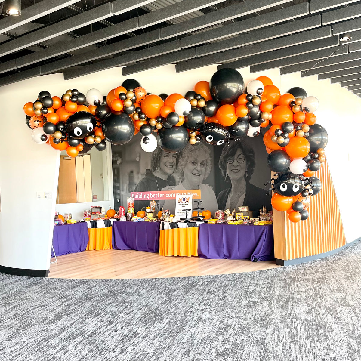 $650 Balloon Spider and Garland 15 foot Deluxe