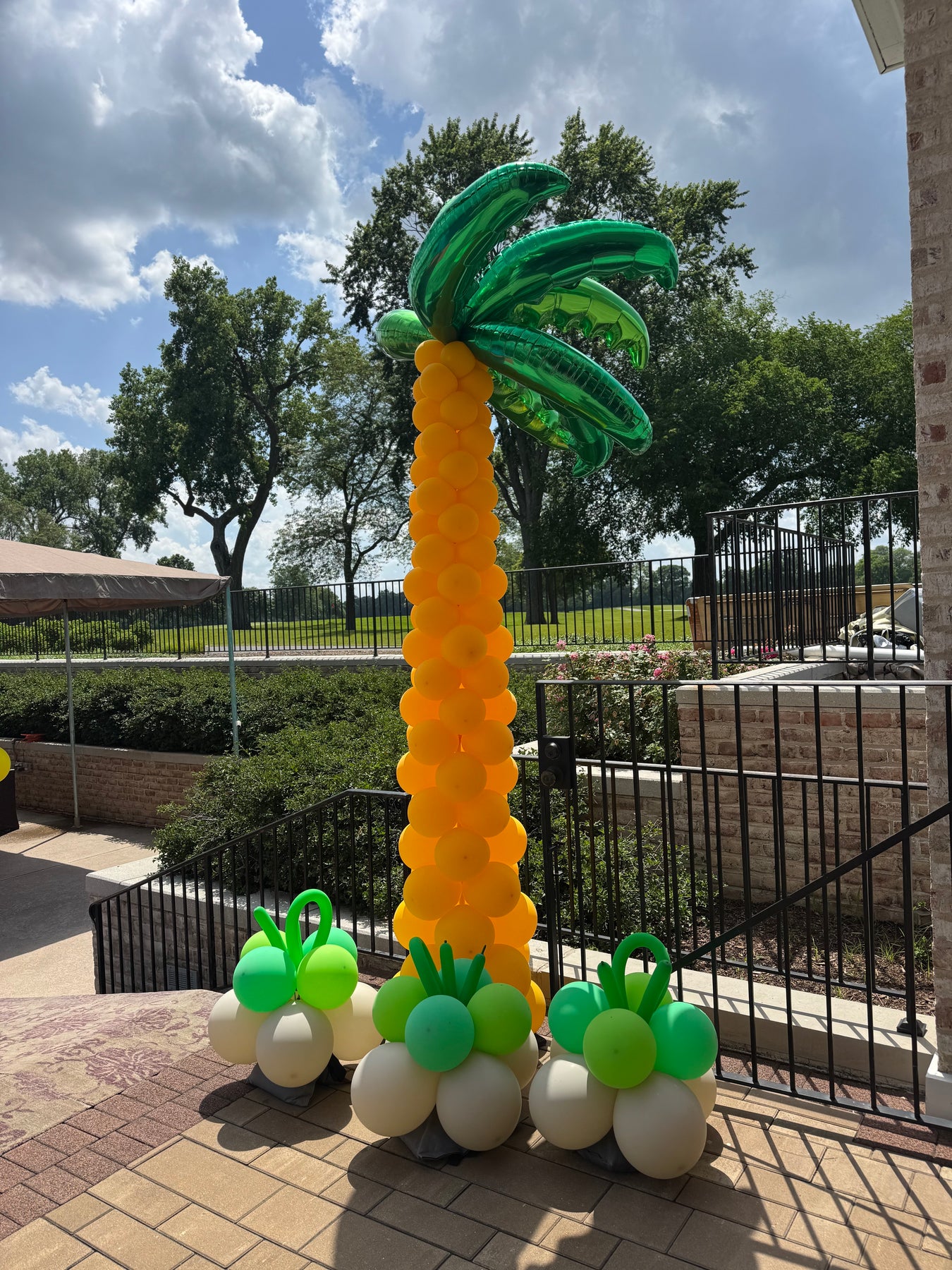 Tropical Balloon Decor